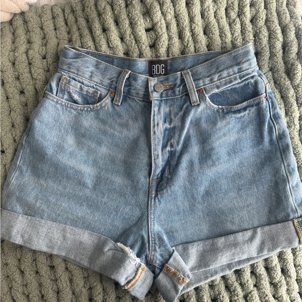 BDG Women's Cuffed Denim Shorts